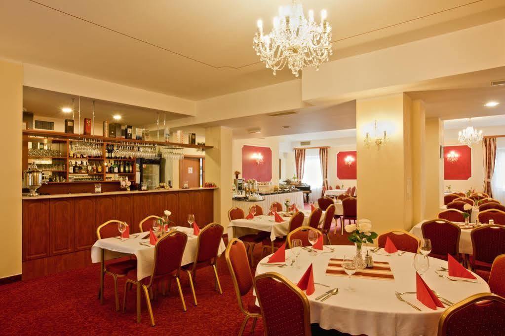 Hotel Savoy 체스케부데요비체 외부 사진