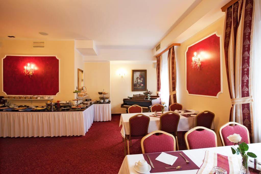 Hotel Savoy 체스케부데요비체 외부 사진